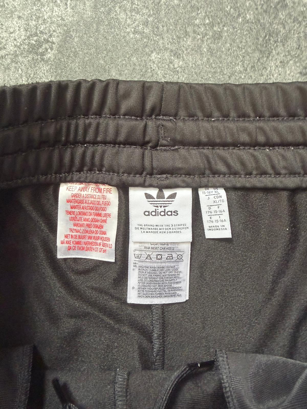 Adidas Adibreak Trackpants in XL